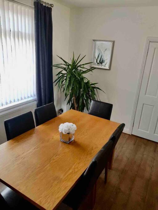 Coniston House Lancaster 3 Bedrooms Parking And Garden ภายนอก รูปภาพ